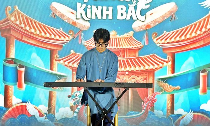  Bằng sự sáng tạo, bạn trẻ đã thổi làn gió mới vào giai điệu "Cò lả", tạo nên sự giao thoa giữa truyền thống và hiện đại. 