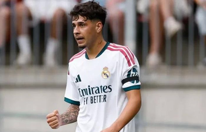 Tài năng trẻ Alexis Ciria ghi bàn nâng tỷ số lên 2-0 cho Real Madrid sau pha bỏ bóng thông minh của Arda Guler.