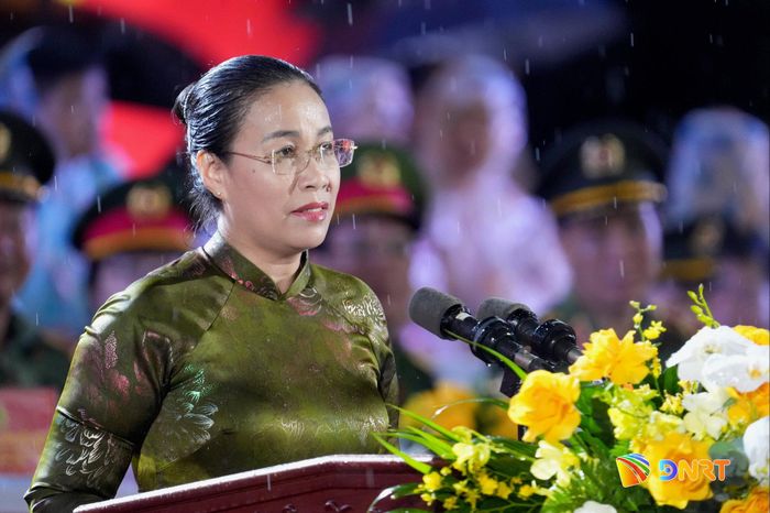 Phó Chủ tịch UBND thành phố Nguyễn Thị Anh Thi chào mừng các đội thi đến với Vòng chung kết hội thao tổ chức tại Đà Nẵng. Ảnh: CÔNG - LÂM