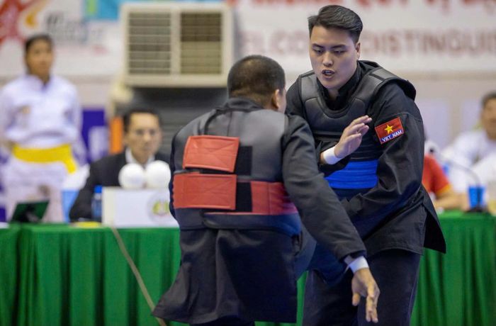 Khoảnh khắc Lê Văn Toàn tranh tài tại đấu trường châu lục. Ảnh: NVCC