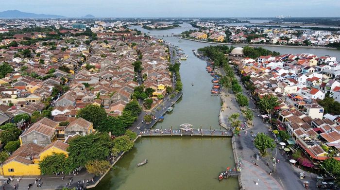 Đoạn sông Thu Bồn chảy qua phố cổ Hội An được gọi là sông Hoài. Ảnh: XUÂN SƠN