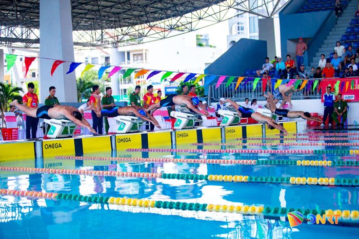 Nội dung thi bơi vào chiều 2/8 quy tụ 155 vận động viên tham gia. Ảnh: BẢO LÂM