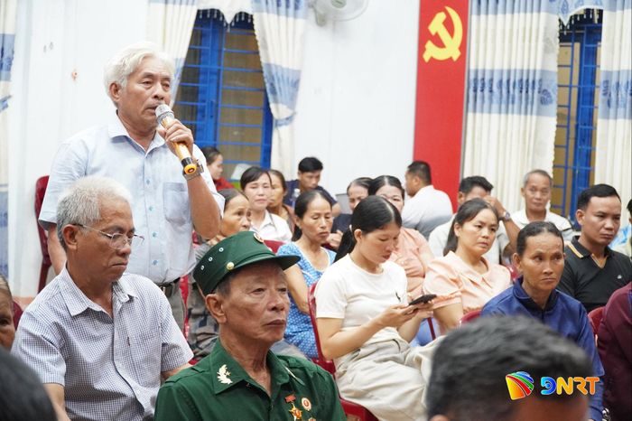 Người dân thôn Hiệp Thuận phát biểu tại diễn đàn. Ảnh: N.ĐOAN