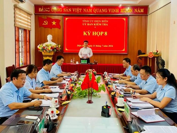 Đồng chí Nguyễn Sỹ Quân, Ủy viên Ban Thường vụ, Chủ nhiệm UBKT Tỉnh ủy chủ trì kỳ họp.