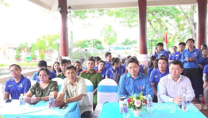 Đại biểu tham dự.