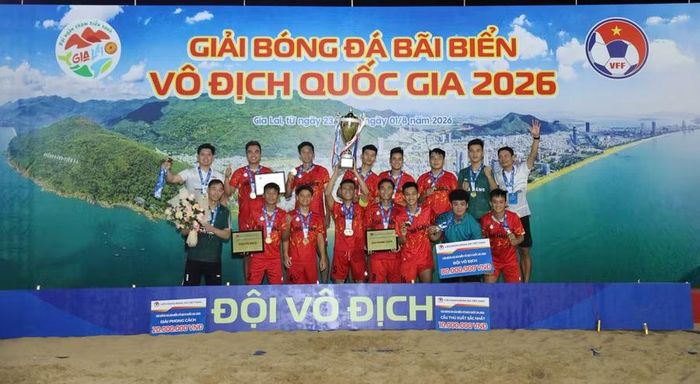 Đội Đà Nẵng xuất sắc giành vô địch Giải bóng đá bãi biển năm 2026. Ảnh: Nguyễn Dũng