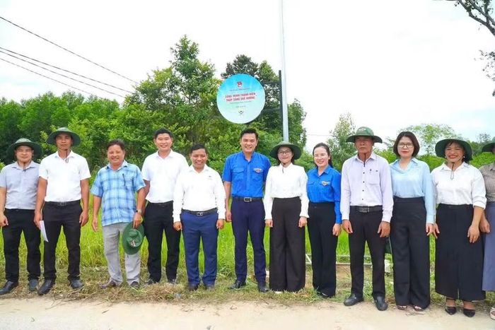  Khánh thành, bàn giao công trình thanh niên "Thắp sáng quê hương". Ảnh: ĐVCC 