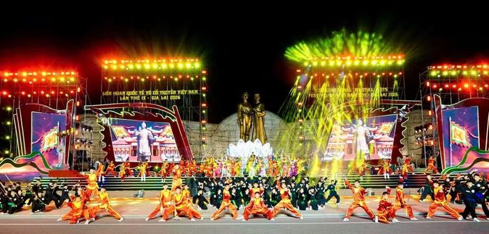 Các tiết mục được đầu tư, dàn dựng công phu, tạo nên không gian nghệ thuật đặc sắc. Ảnh: H.V