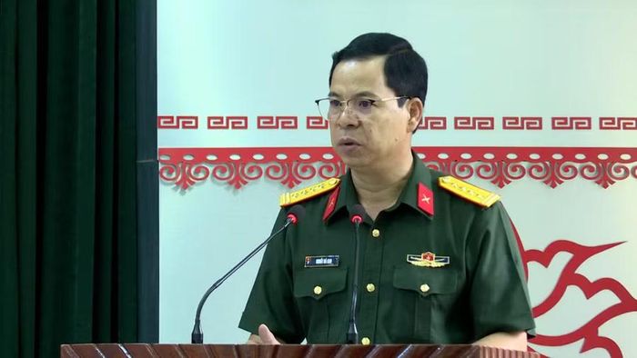 Đại tá Khuất Bá Cao - Bí thư Đảng ủy, Phó Tư lệnh Binh đoàn 15 phát biểu tại hội nghị. Ảnh: Huy Toàn