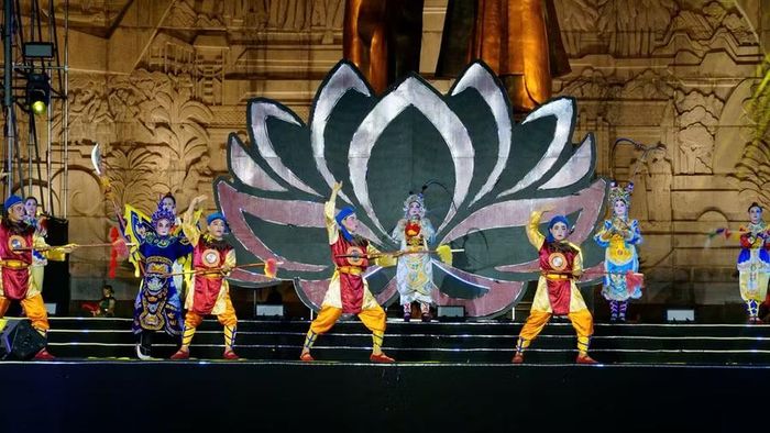  Biểu diễn tuồng "Diễn Trường luyện quân" do các nghệ sĩ, diễn viên Nhà hát Nghệ thuật truyền thống tỉnh Gia Lai trình diễn. Ảnh: H.V 
