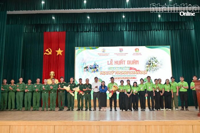 Ban tổ chức ra mắt khung huấn luyện chương trình “Học kỳ trong quân đội”.