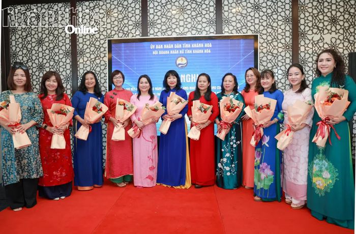 Các thành viên Ban Chấp hành Hội Doanh nhân nữ tỉnh Khánh Hòa mới được kiện toàn.