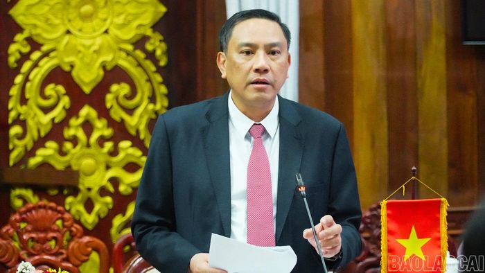 Đồng chí Hoàng Giang - Phó Bí thư Thường trực Tỉnh ủy, Chủ tịch HĐND tỉnh Lào Cai phát biểu tại cuộc hội đàm.