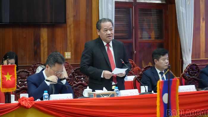 Lãnh đạo HĐND tỉnh Lào Cai phát biểu tại cuộc hội đàm.