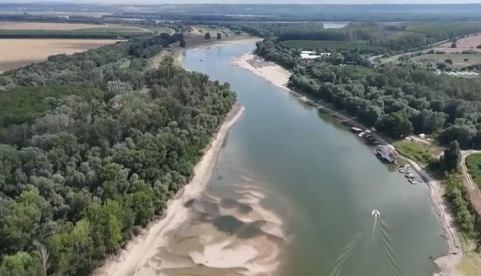 Mực nước sông Danube xuống mức thấp kỷ lục.