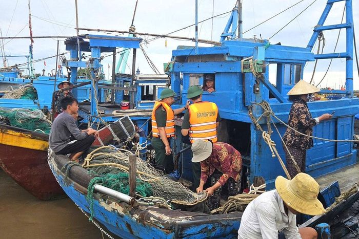 Lực lượng Biên phòng kiểm tra điều kiện hoạt động của các tàu cá