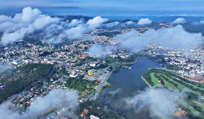 Sau sắp xếp đơn vị hành chính, Lâm Đồng trở thành một không gian văn hóa rộng lớn, đa dạng, trải dài từ cao nguyên đến duyên hải và biển đảo. Trong ảnh, khu trung tâm đô thị Đà Lạt