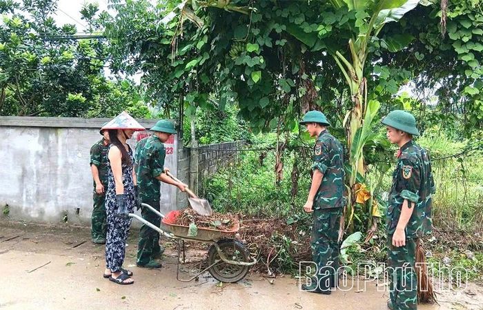 100 cán bộ, chiến sĩ các đơn vị đã cùng Nhân dân tập trung triển khai có hiệu quả "Tháng Dân vận" ở xã Tây Cốc.