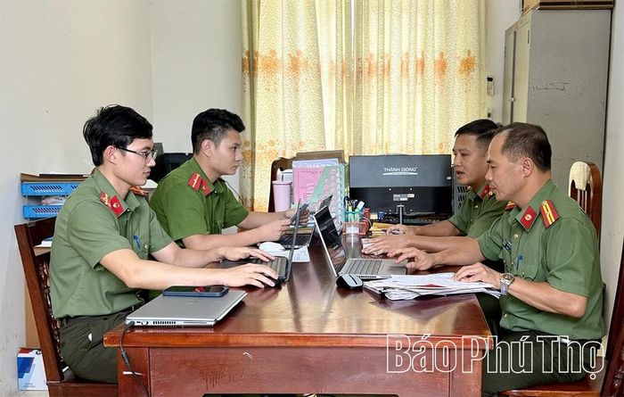 Công an xã Sơn Đông xác minh thông tin và xây dựng kế hoạch tuyên truyền, cảnh báo đến Nhân dân về trào lưu sử dụng AI trên mạng xã hội.