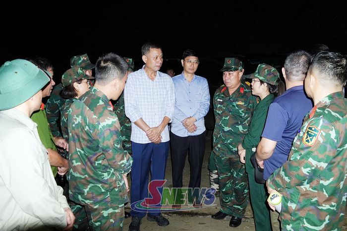 Đồng chí Nguyễn Thành Công chỉ đạo công tác tìm kiếm nạn nhân mất tích đêm 1/8.