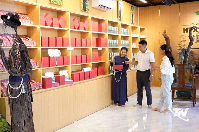 Không gian trưng bày, giới thiệu trà tại xã La Bằng đang sẵn sàng đón tiếp du khách.