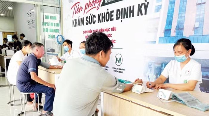 Người dân trên địa bàn thành phố Hà Nội tham gia khám sức khỏe định kỳ để phát hiện các bệnh không lây nhiễm. (Ảnh: THẮNG ĐẠT)