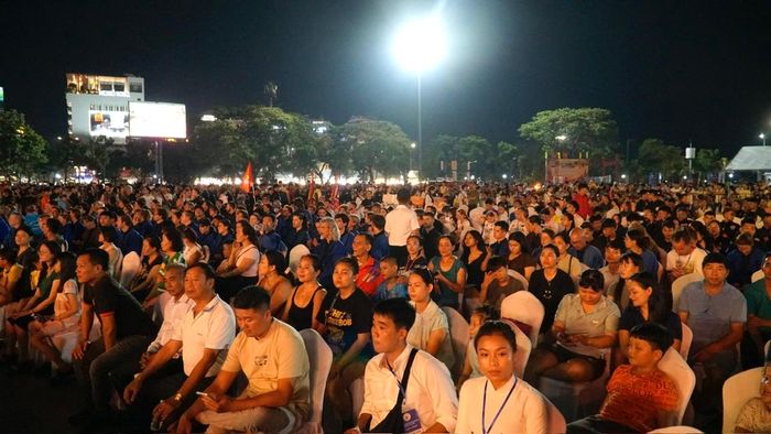 Hàng chục nghìn người dân và du khách hòa mình vào không khí sôi động của Liên hoan Quốc tế Võ cổ truyền Việt Nam lần thứ IX - Gia Lai năm 2026.