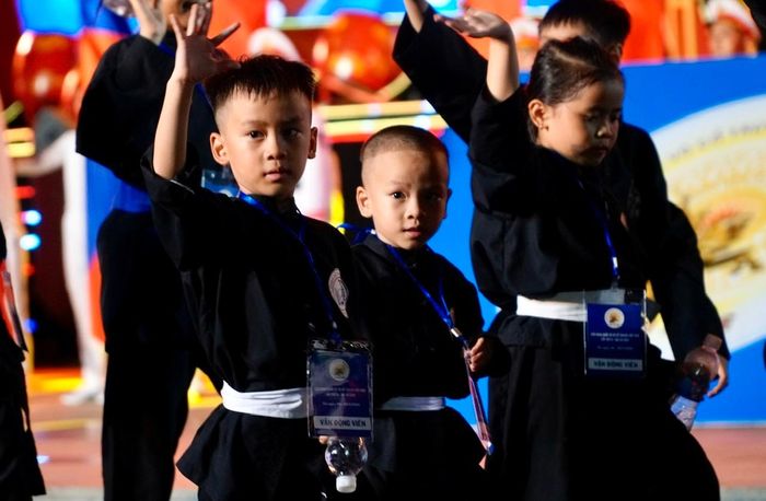 Ánh mắt trong trẻo, nét mặt rạng ngời của võ sinh nhí tại Liên hoan Quốc tế Võ cổ truyền Việt Nam lần thứ IX - Gia Lai năm 2026.