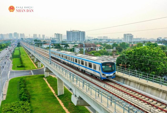 Hoàn thiện cơ chế phân cấp, phân quyền, bảo đảm sự chủ động, linh hoạt cho các đô thị lớn trong tổ chức thực hiện. Ảnh: Thạc Hiếu
