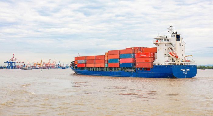 Từ một đội tàu thô sơ vào năm 1986, đến nay lực lượng vận tải biển quốc gia đã bứt phá đạt trên 12 triệu DWT với gần 2.000 con tàu biển hiện đại, chưa kể hơn 3.000 con tàu pha sông biển. Ảnh: Phúc Thái