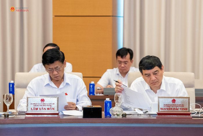 Các đại biểu tham dự Phiên họp thứ 4 Ủy ban Thường vụ Quốc hội đã cho ý kiến về dự án Luật Phát triển đô thị. Ảnh: Phạm Thắng