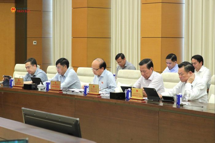Các đại biểu tham dự Phiên họp thứ 4 của Ủy ban Thường vụ Quốc hội cho ý kiến về dự án Luật Kinh doanh Bất động sản (sửa đổi). Ảnh: Hồ Long