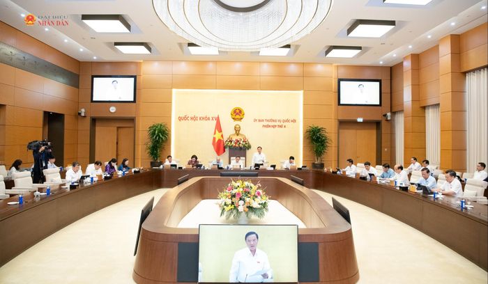 Quang cảnh phiên họp cho ý kiến về dự án Luật Phát triển đô thị. Ảnh: Lâm Hiển