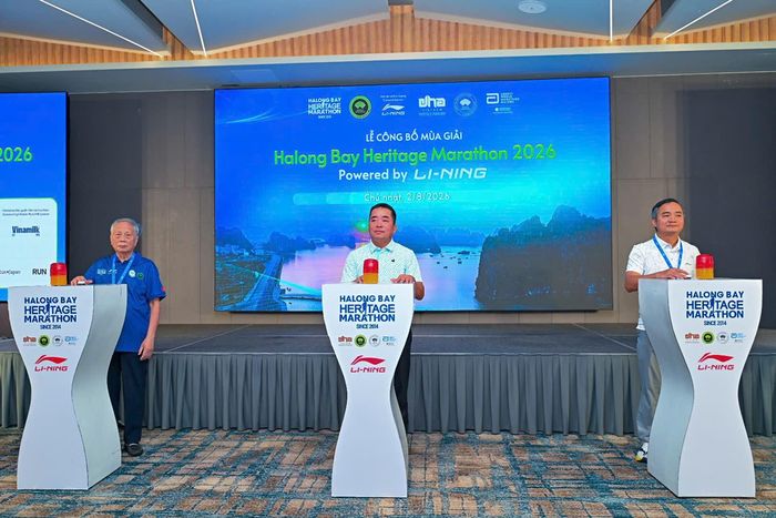 Ban tổ chức thực hiện nghi thức công bố kế hoạch tổ chức mùa giải 2026