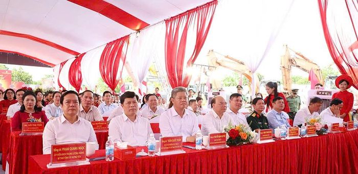 Các đại biểu tham dự Lễ khởi công. Ảnh: Đào Ban