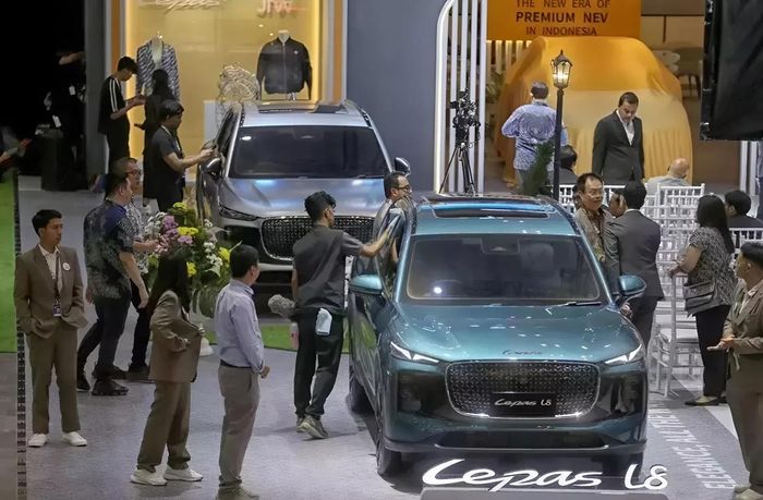 Khách tham quan chiêm ngưỡng các mẫu xe mới tại Triển lãm Ô tô Quốc tế Gaikindo Indonesia (GIIAS) 2026. Nguồn: Jakarta Globe.