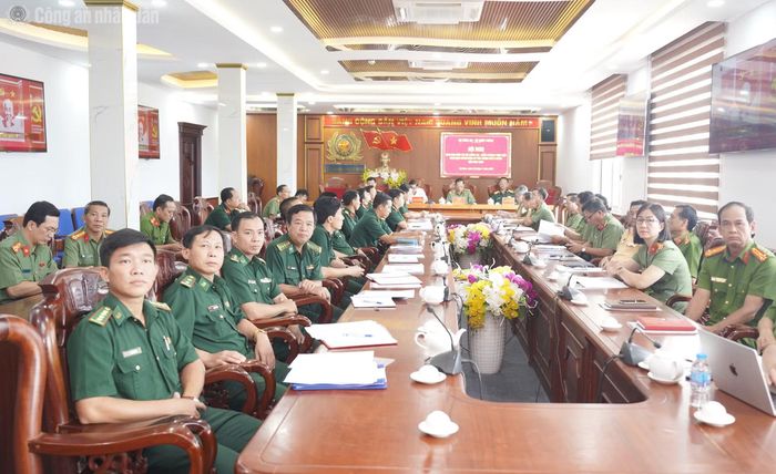 Công an, Quân sự và Bộ đội biên phòng tỉnh Cà Mau giao ban công tác phối hợp 6 tháng đầu năm 2026.
