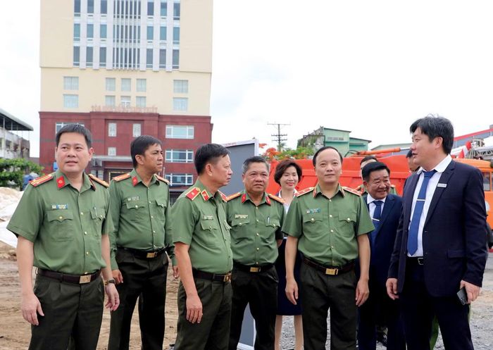 Thứ trưởng Đặng Hồng Đức kiểm tra mặt bằng dự án nhà ở cho CBCS CAND tại Cần Thơ, ngày 28/5/2026.