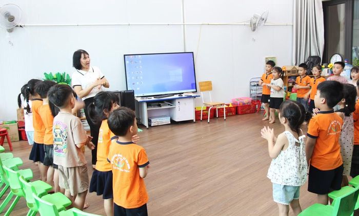 Trẻ em được đi học miễn phí.