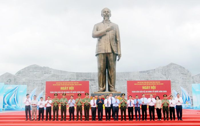 Các đại biểu tham dự Ngày hội.