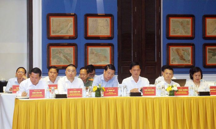 Các đại biểu dự buổi làm việc.