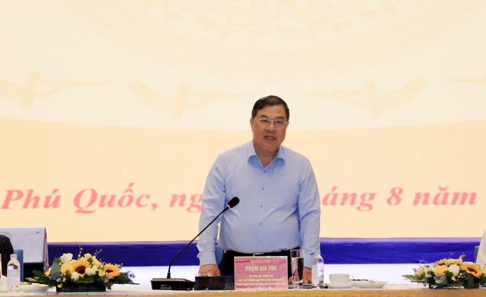 Phó Thủ tướng Thường trực Chính phủ Phạm Gia Túc phát biểu tại buổi làm việc với tỉnh An Giang.