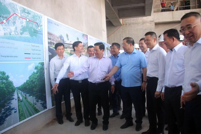 Phó Thủ tướng Thường trực Chính phủ Phạm Gia Túc cùng Đoàn công tác khảo sát thực tế, kiểm tra tiến độ tại Dự án Trung tâm Hội nghị APEC