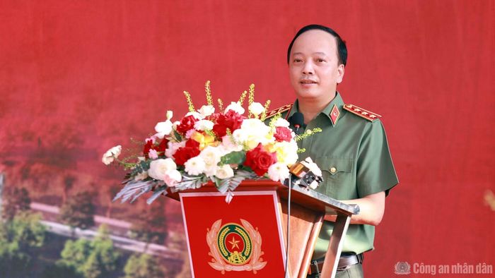 Thứ trưởng Đặng Hồng Đức mong muốn lực lượng CAND tiếp tục nhận được sự quan tâm, phối hợp, giúp đỡ của cấp ủy, chính quyền và nhân dân tỉnh Hưng Yên.