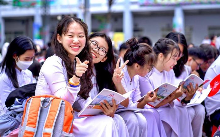 Học sinh Thành phồ Hồ Chí Minh chuẩn bị vào năm học mới.