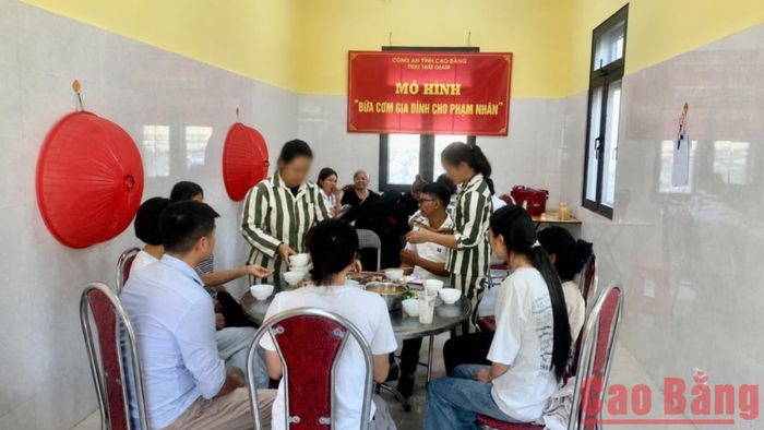 Mô hình “Bữa cơm gia đình cho phạm nhân” tại Trại tạm giam Công an tỉnh.