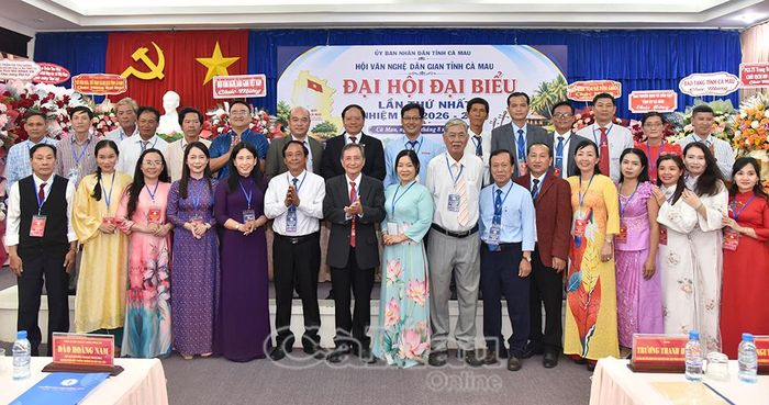 Ban Chấp hành Hội Văn nghệ dân gian tỉnh Cà Mau khóa I, nhiệm kỳ 2026-2031 ra mắt đại hội.
