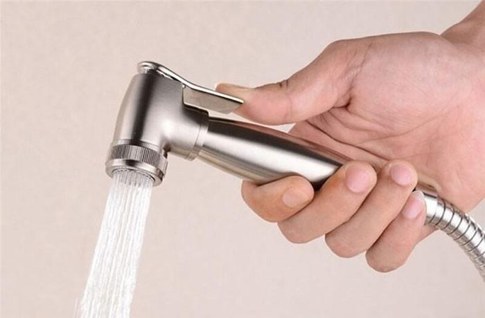 Vòi xịt – Giải pháp làm sạch hiệu quả và dịu nhẹ. Ảnh minh họa.