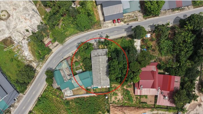 Phòng trọ tại tổ dân phố số 11, phường Văn Phú, nơi xảy ra vụ trộm cắp tài sản. (Cam trích xuất đối tượng thực hiện hành vi trộm cắp).