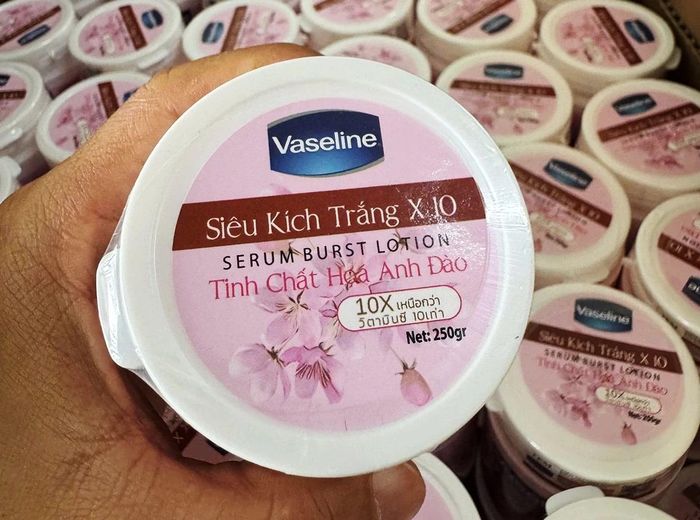 Sản phẩm thương hiệu Vaseline bị làm giả. Ảnh: Công an TP.HCM.